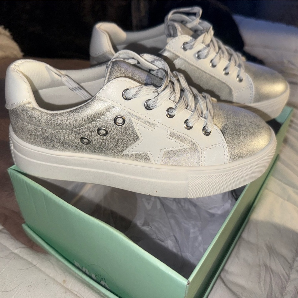 KIDS metallic silver MIA sneakers 
Size 2